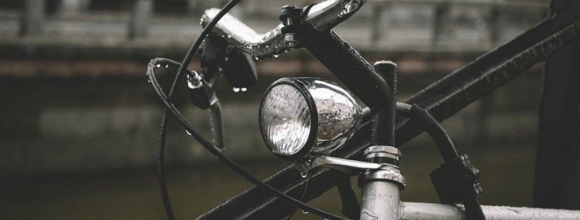 Фото: В дождь на велосипеде